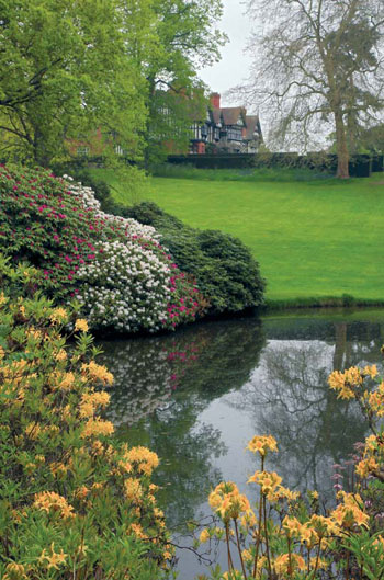 Пейзажная часть сада Wightwick Manor с элементами стиля модерн, Англия