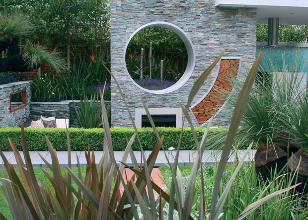 Притопленный сад с геометрическими конструктивными элементами