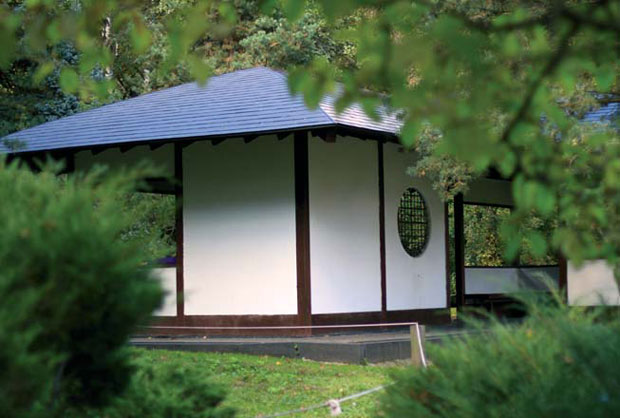 Павильон для чайных церемоний в японском саду