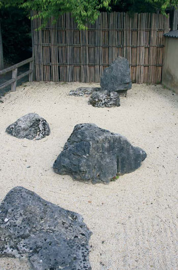 Хрестоматийный японский сад камней
